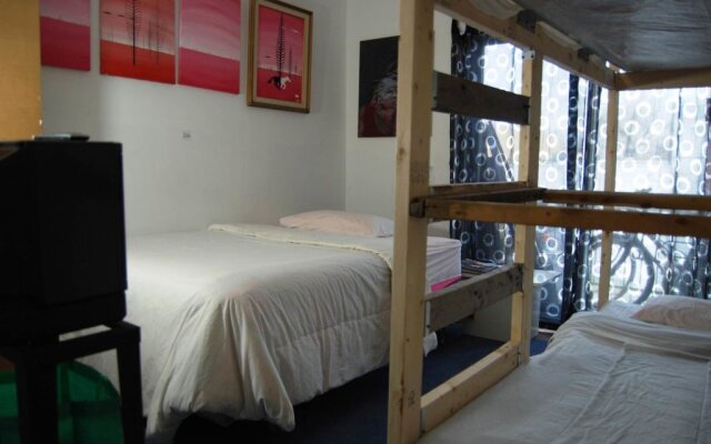 Econo Hostel