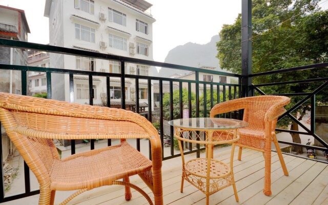 Shanshan gap Year Hotel