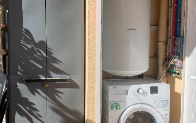 Agréable appartement climatisé à 25m de la plage