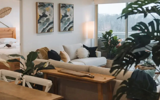 Lakeside 3-bed Apartment With Jacuzzi