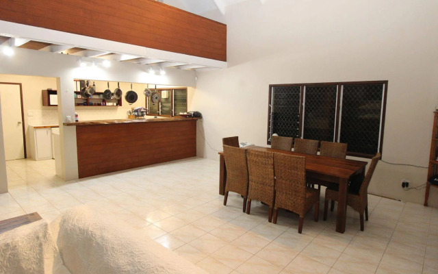 Vila Del Mare Beachfront Resort