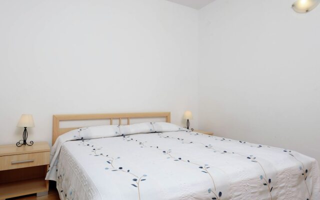 Apartment With Wifi, at 4 km. From City of Trogir