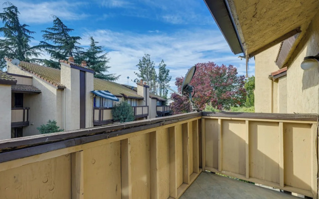 Cozy Fresno Condo w/ Balcony & Pool Access