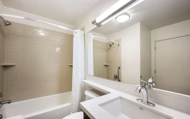 Sonesta Simply Suites Las Vegas Convention Center