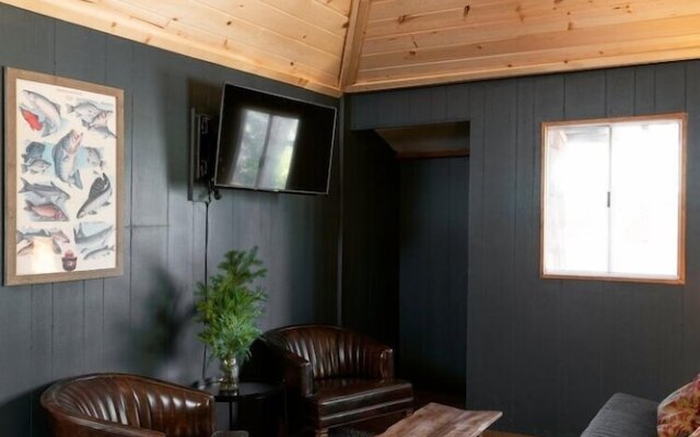 2406 - Oak Knoll #8 3 Bedroom Cabin by RedAwning