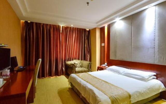 Yarvard Holiday Hotel