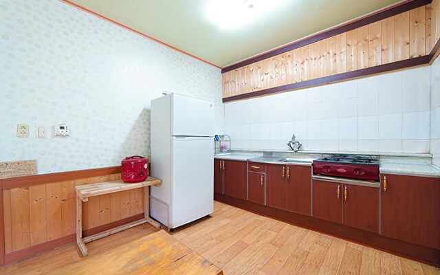 Pocheon Lakeside White House Pension