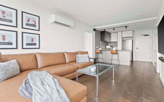 Central Oakleigh 2BR Apartment w Parking