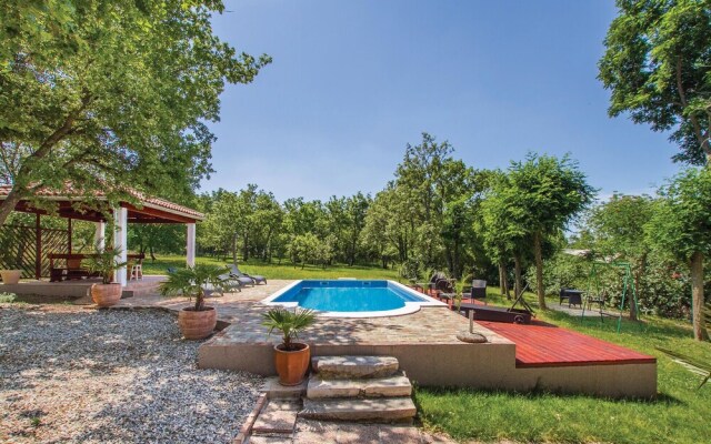 Amazing Home in Kapelica With Wifi and 5 Bedrooms