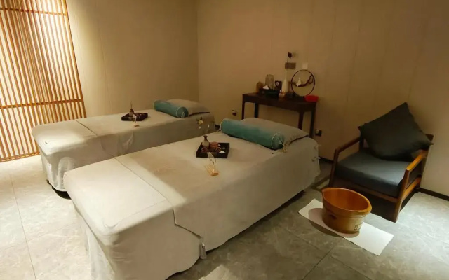 Romanjoy International Hotel