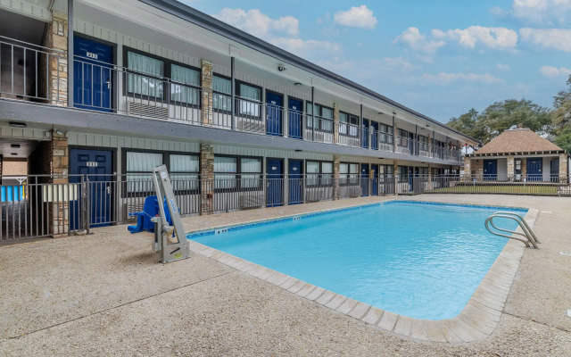 Motel 6 Boerne, TX
