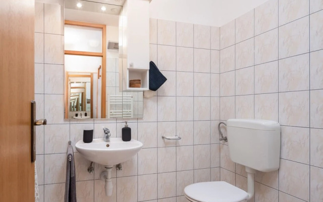 Modern apt With Terrace 4 min Walk to the Beach