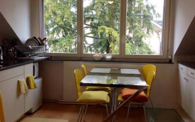 Artistshouse Bed with Kitchen