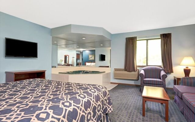 Super 8 by Wyndham Hudson
