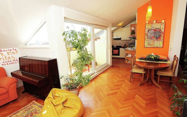 Colourful Apartment in Dalmatia With Furnished Balcony