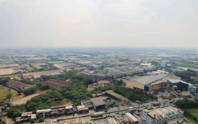 Studio Comfy Room at Oasis Apartment By Travelio