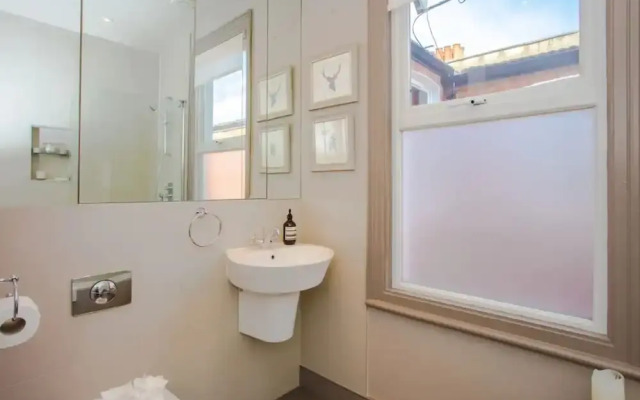 Classic and Elegant 3 Bedroom Apartment With Private Garden