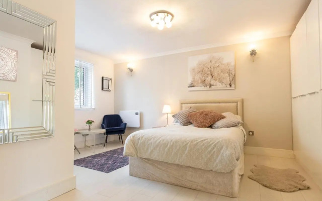Modern apartment close to central London (zone 2)