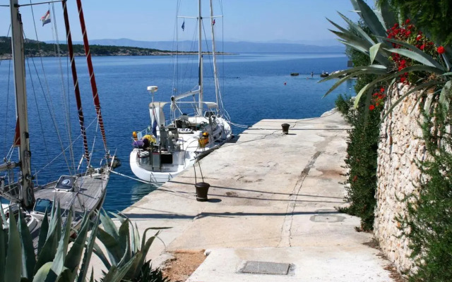 Apartments by the sea Cove Pokrivenik, Hvar - 4604