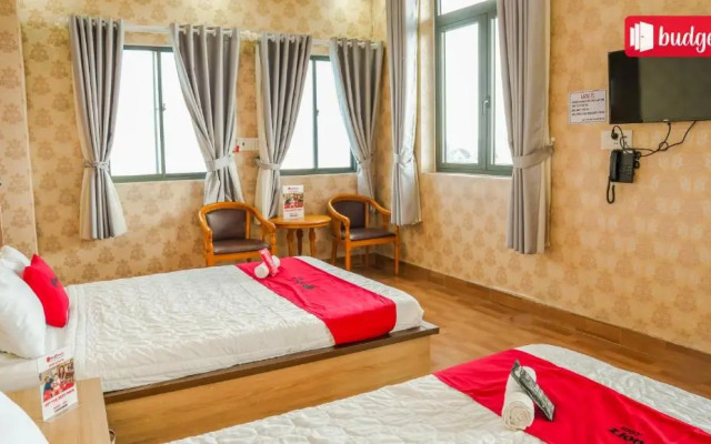 RedDoorz Bich Thu Hotel