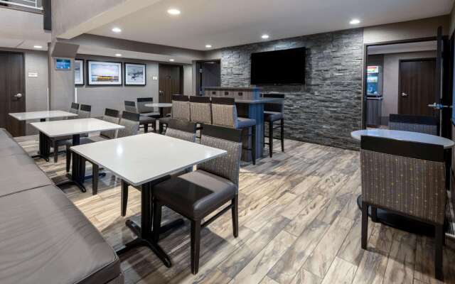 La Quinta Inn & Suites by Wyndham Anchorage Airport