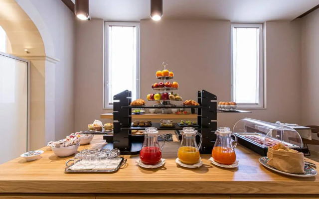 Charme Simon Bolivar