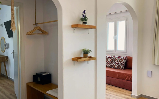 Adonis Hotel Studios & Apartments