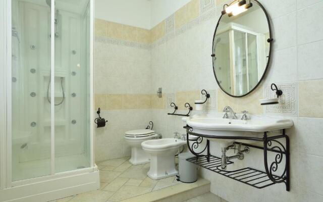 VILLA DEL COLLE CON PISCINA PRIVATA Ispica