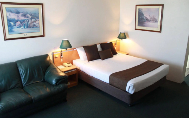 Mid City Motor Inn
