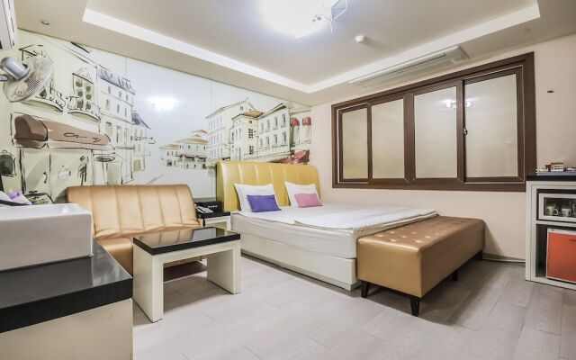 Gimhae Den Bastar Theme Kids Hotel