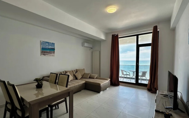 Apartament Panoramic Front View
