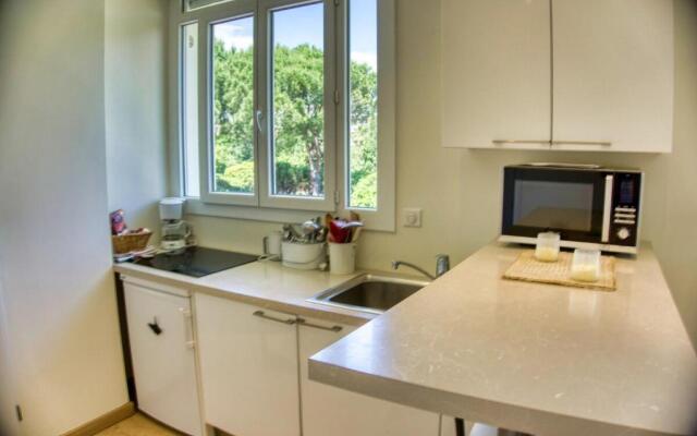 Cannes charming studio 50 meters from the beach !!