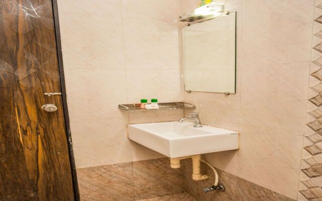OYO 8759 Hotel Adore Palace
