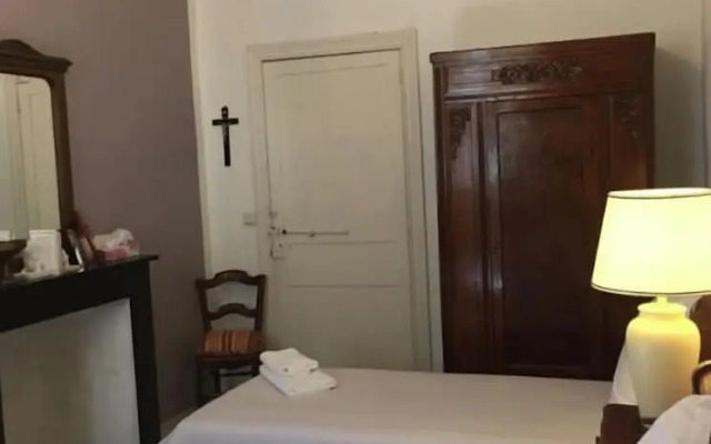 Le Château D'Estrac