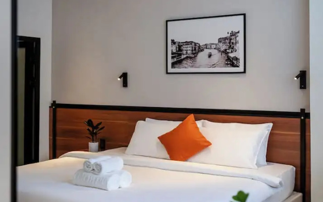 Metrolux City Contemporary Hotel