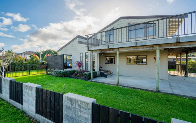 Seabreeze on Cook - Whitianga Holiday Home