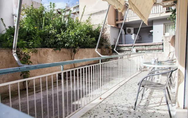 Cozy apt near Stavros Niarchos Park
