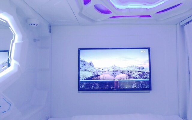 Met A Space Pod @ Asoke