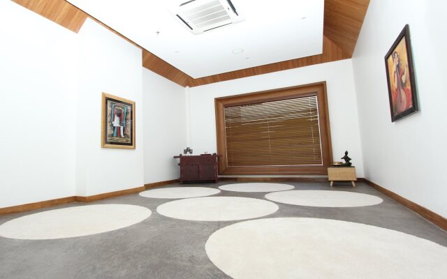 The Leela Ashtamudi, A Raviz Hotel
