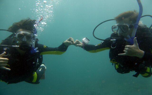 RedDoorz Plus @ Gracey Dive Resort Dumaguete