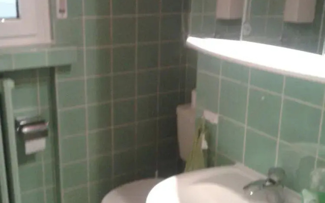 Tuzzini Köln Apartment Köln Messe