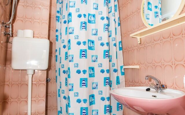 Captivating 2-bed Apartment in Podstrana