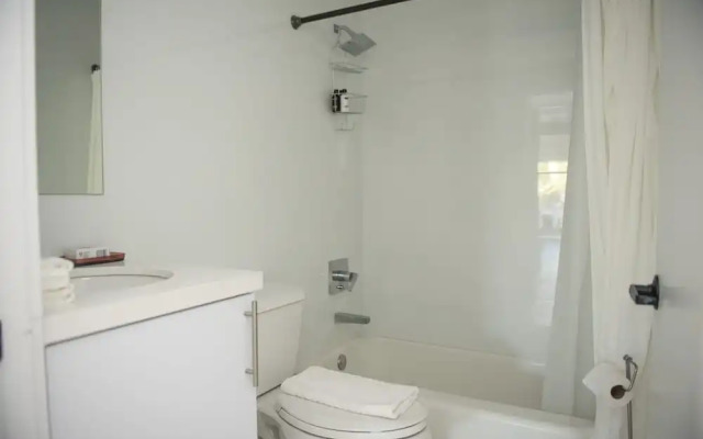 SoBe 12th and Ocean Suites