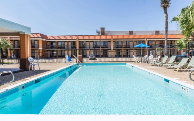 Quality Inn New Orleans I-10 East