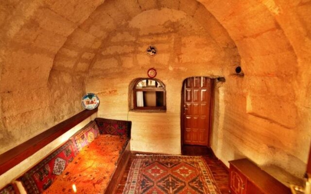 Cave seasons deluxe hotel