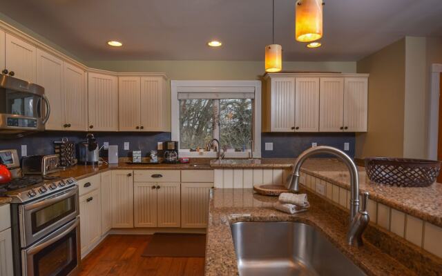 Lakeside Story 6 Bedroom House