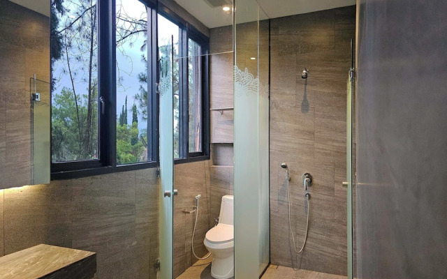 Villa 4-BR Klub Bunga No. 4 Batu Malang