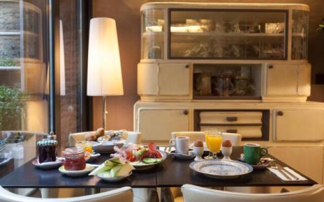 Hotel Diamonds and Pearls