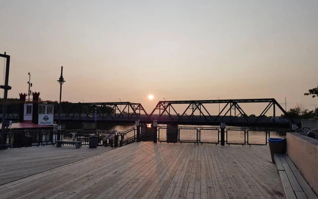 Sweet 2-Bedroom Penthouse Apartment by Amazing Property Rentals