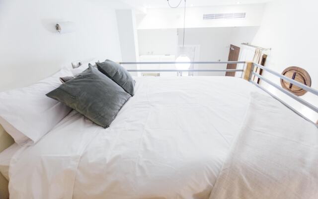 One&Lux Byron Suites